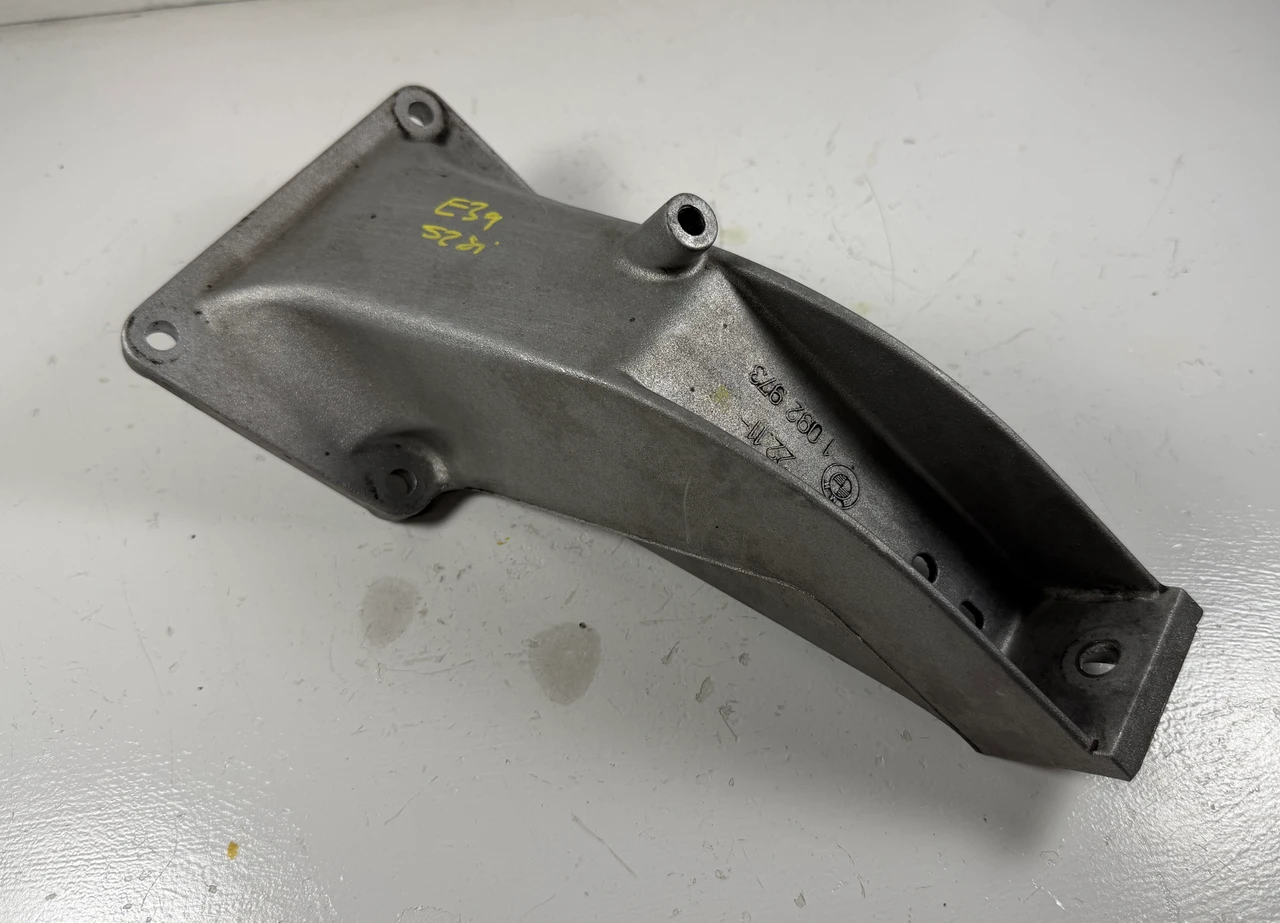 DRIVER MOTOR MOUNT BRACKET BMW E39 530i 528i 525i 1092973