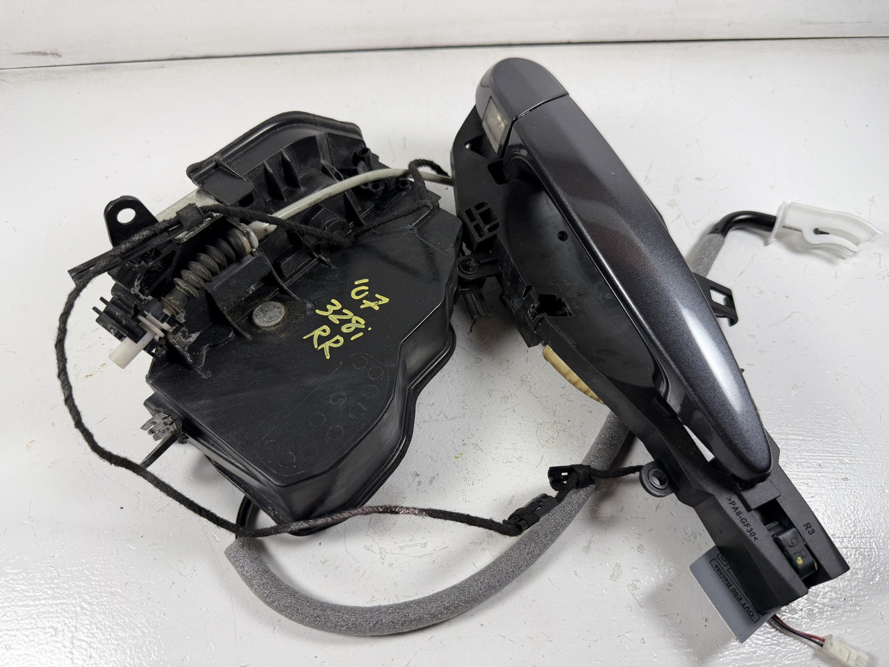 PASSENGER REAR DOOR LOCK LATCH EXTERIOR HANDLE BMW E90 335i 328i