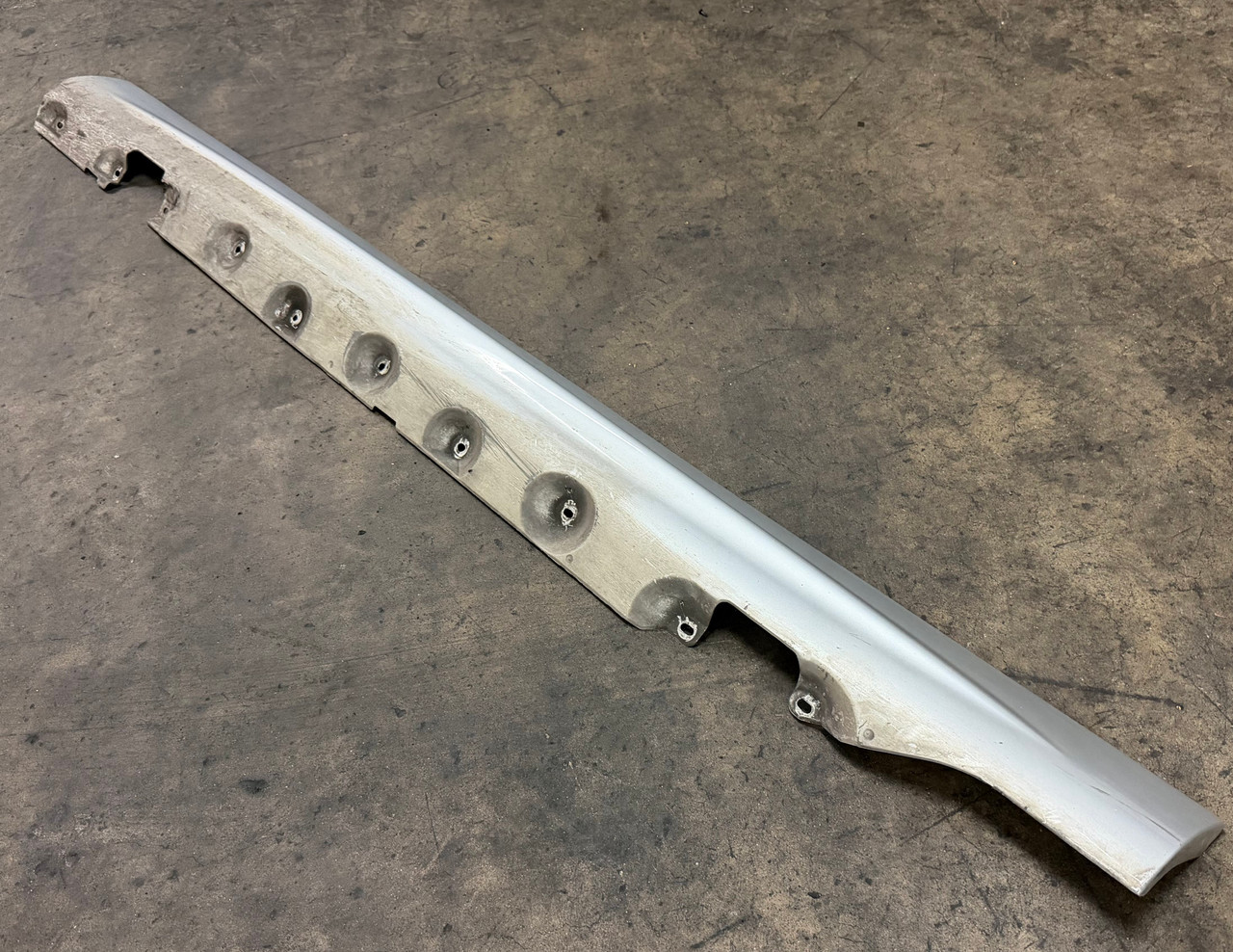 DRIVER SIDE SKIRT ROCKER PANEL BMW E46 330ci 325ci Titansilber 8226121