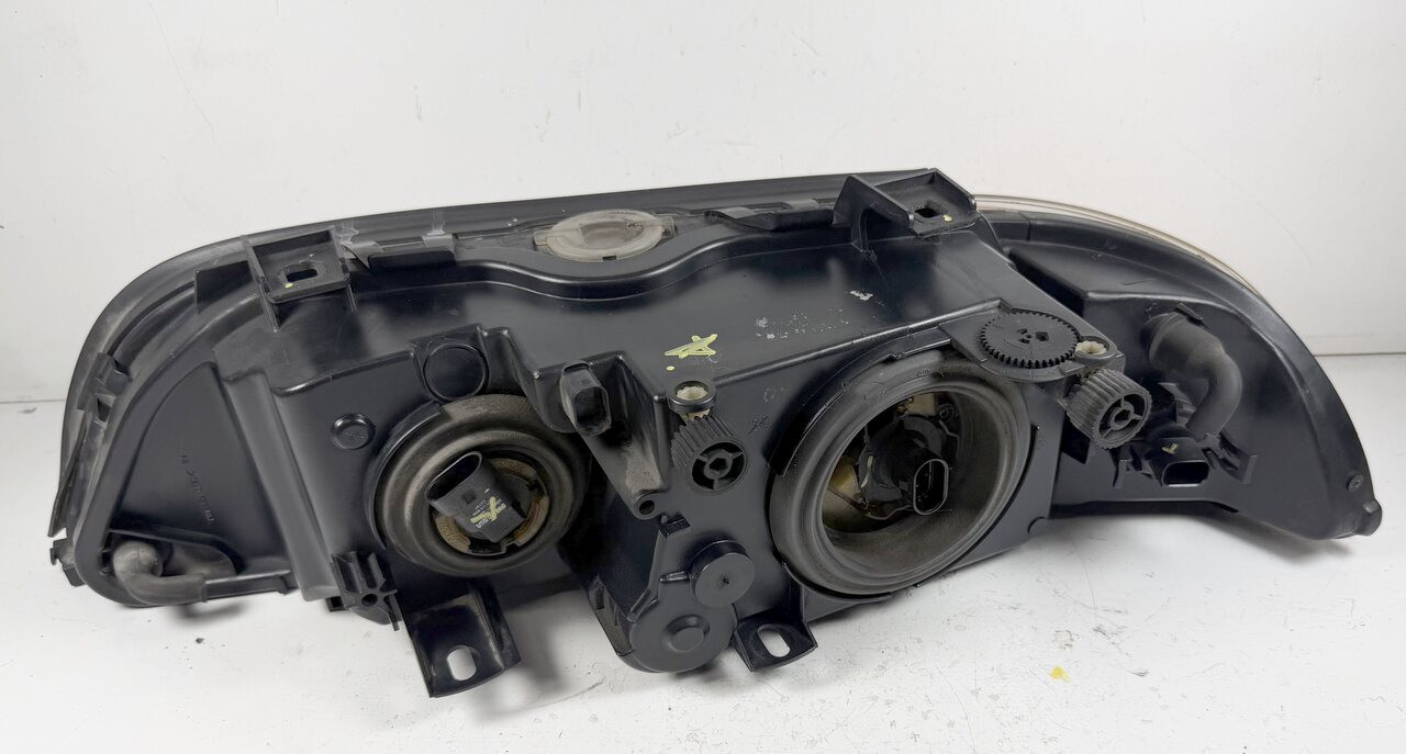 1997-00 BMW e39 540i 528i PASSENGER HALOGEN HEADLIGHT 8362526