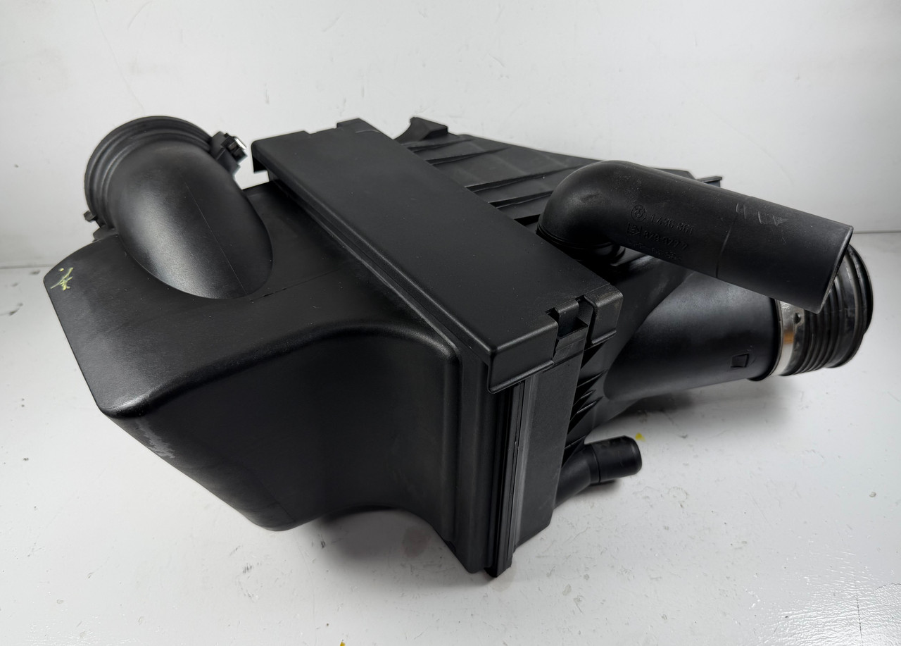 Air Intake Filter Box 1997-00 BMW E39 528i 1713637