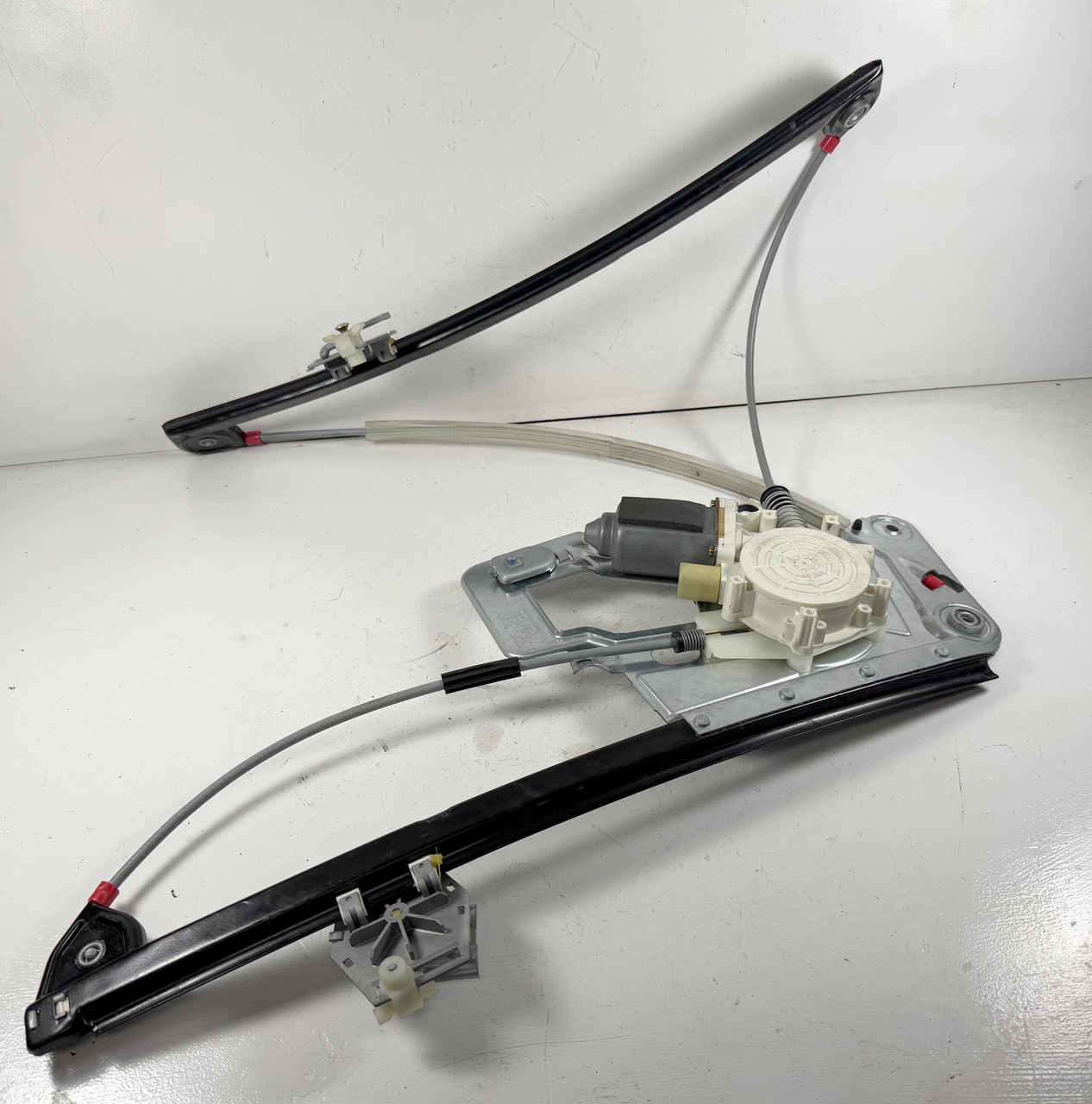 PASSENGER FRONT WINDOW REGULATOR W/ MOTOR BMW E39 M5 540i 530i 528i 525i 8252392