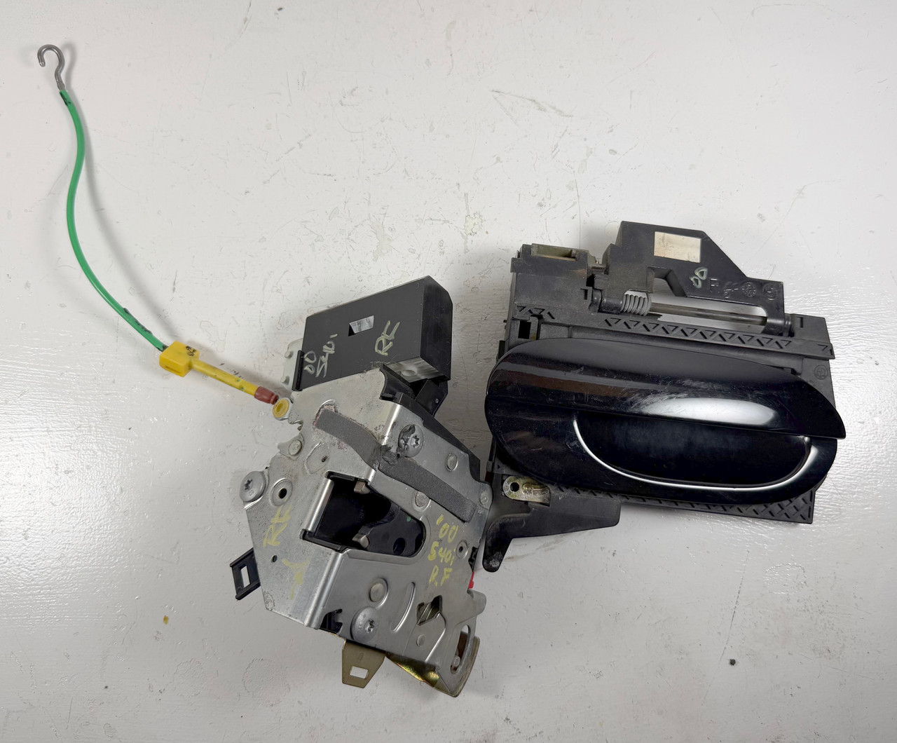 Passenger Front Door Lock Latch 1999-03 BMW E39 M5 540i 530i 528i 525i 8235102