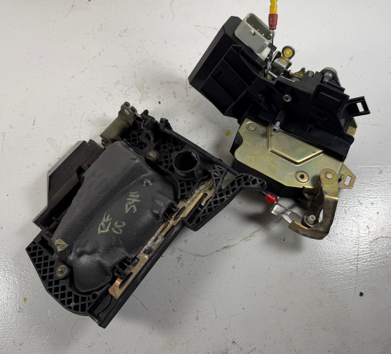 Passenger Front Door Lock Latch 1999-03 BMW E39 M5 540i 530i 528i 525i 8235102