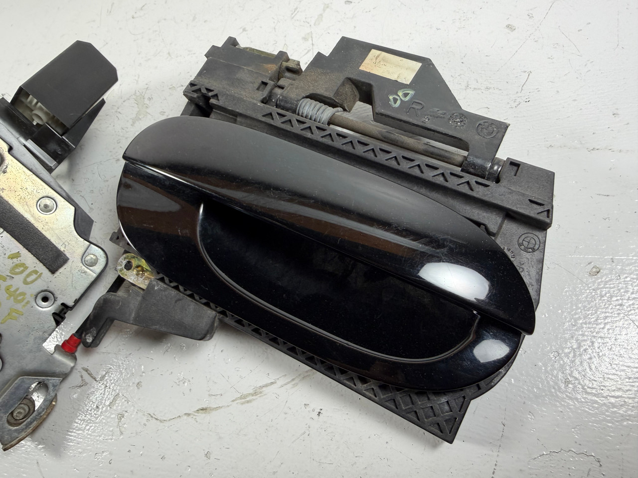 Passenger Front Door Lock Latch 1999-03 BMW E39 M5 540i 530i 528i 525i 8235102