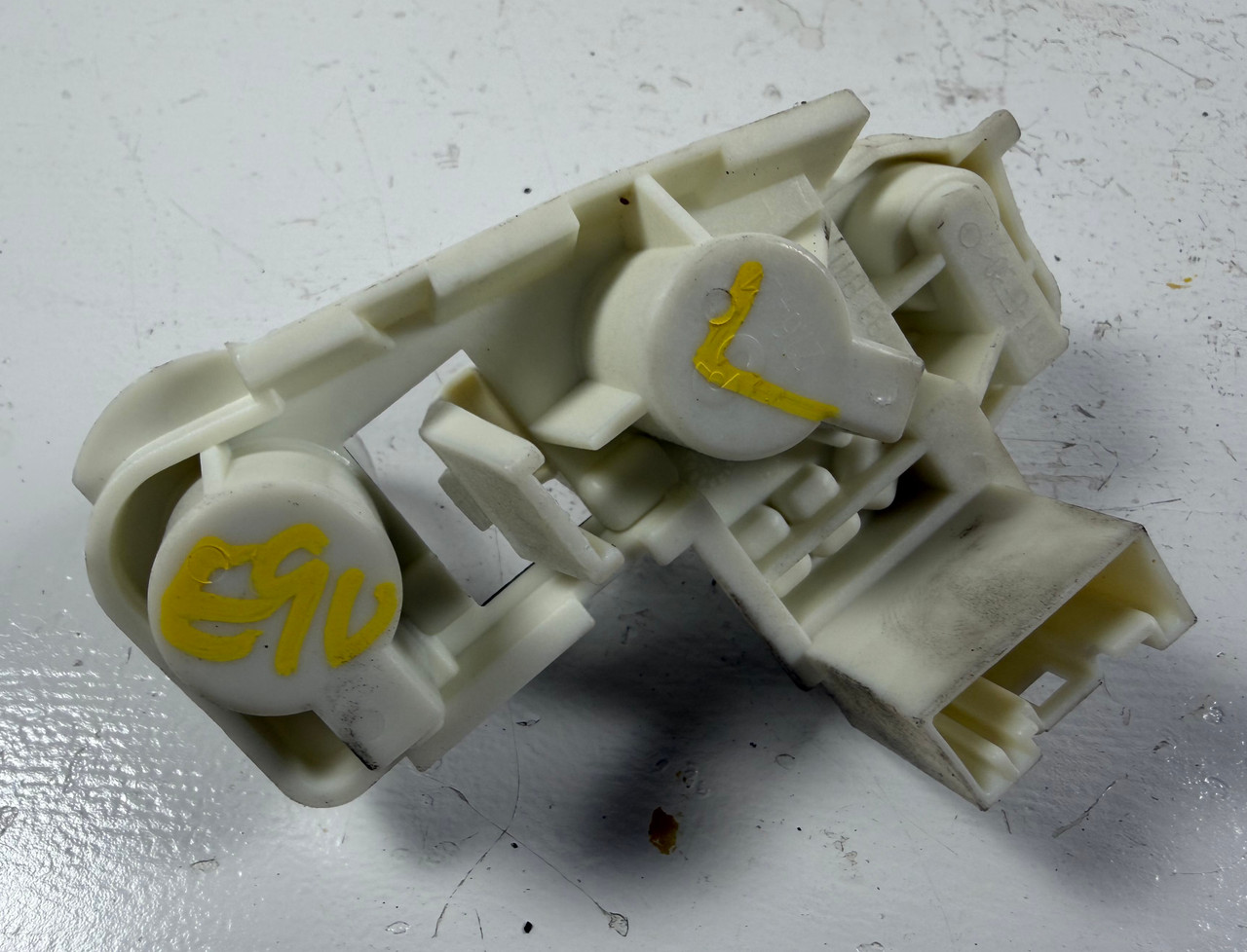 DRIVER REAR TAIL LIGHT BULB SOCKET 2006-08 BMW E90 335i 330i 328i 7183841