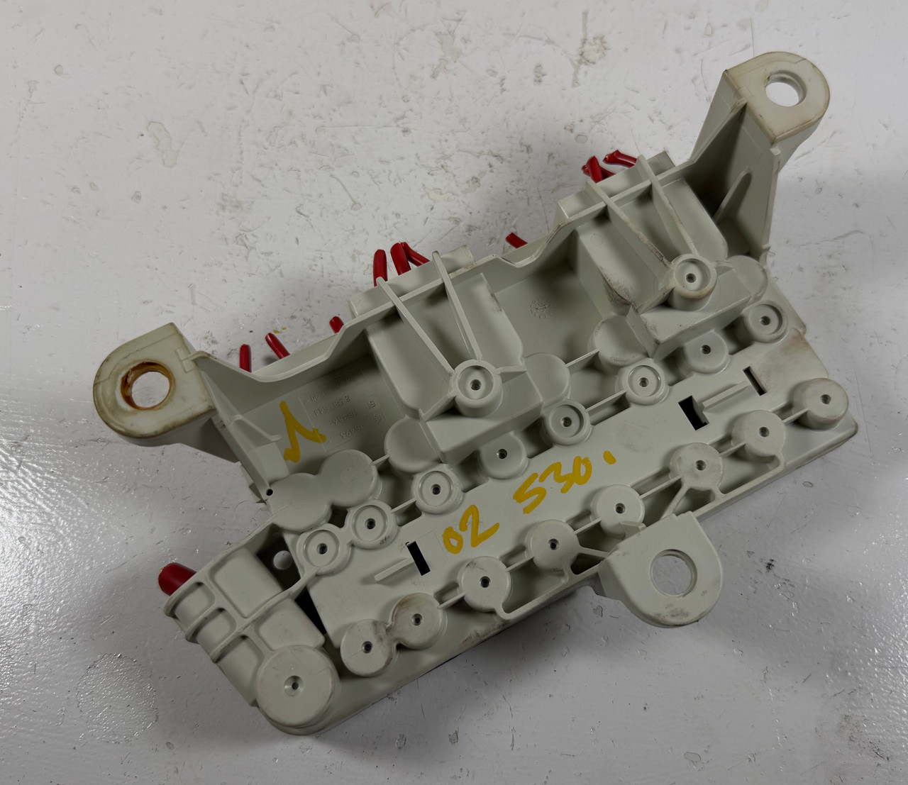 FRONT UNDE RCARPET POWER DISTRIBUTION FUSE BOX BMW E39 540i 530i 525i 8387544