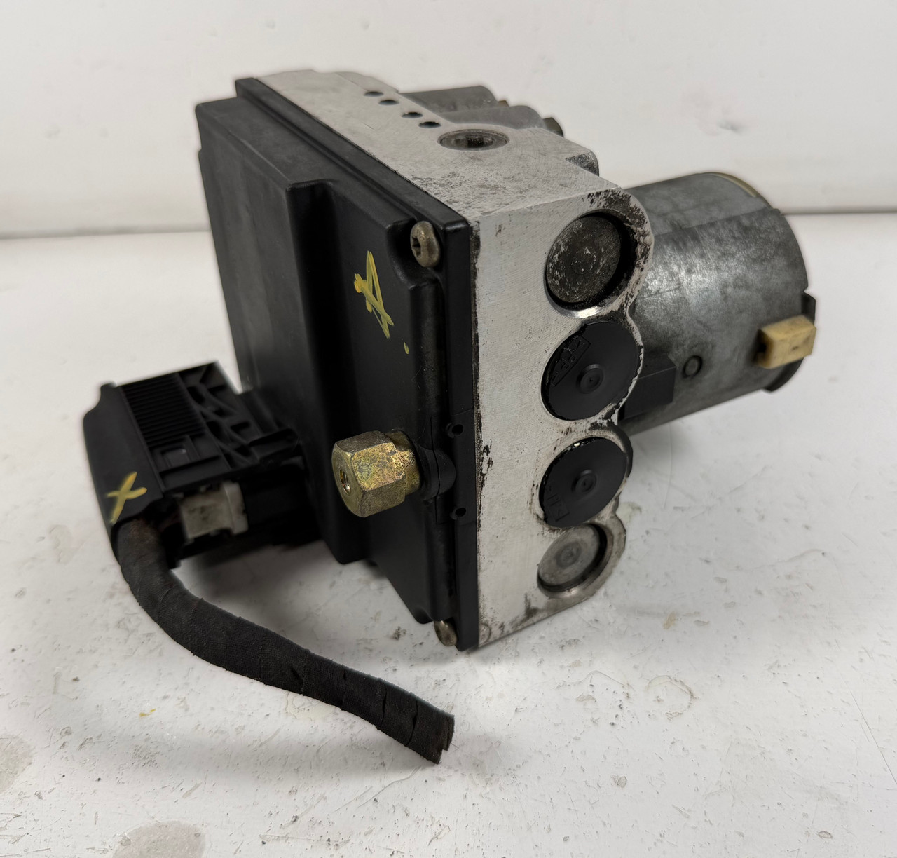 1997-98 BMW E39 540i 528i ABS HYDRAULIC BLOCK 1090810