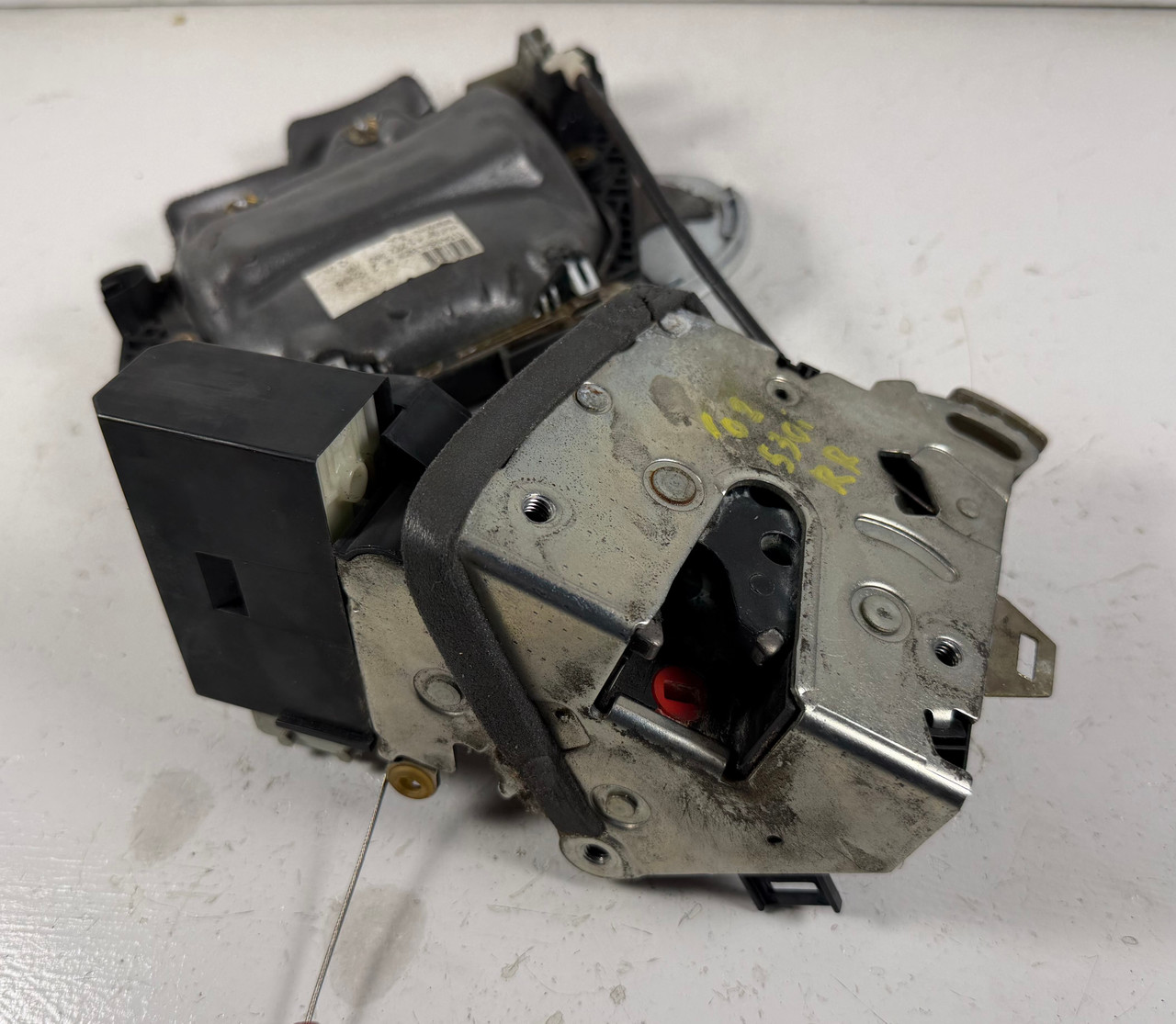 PASSENGER REAR EXTERIOR DOOR HANDLE w/ LOCK LATCH BMW E39 540i 530i 525i 8245466