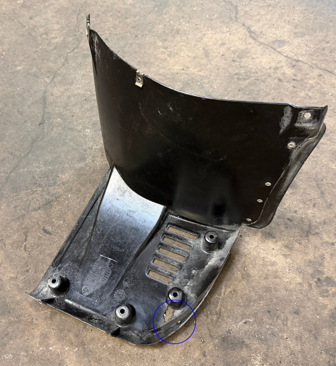 DRIVER FRONT WHEEL ARC LINER SPLASH GUARD BMW E39 M5 2498989