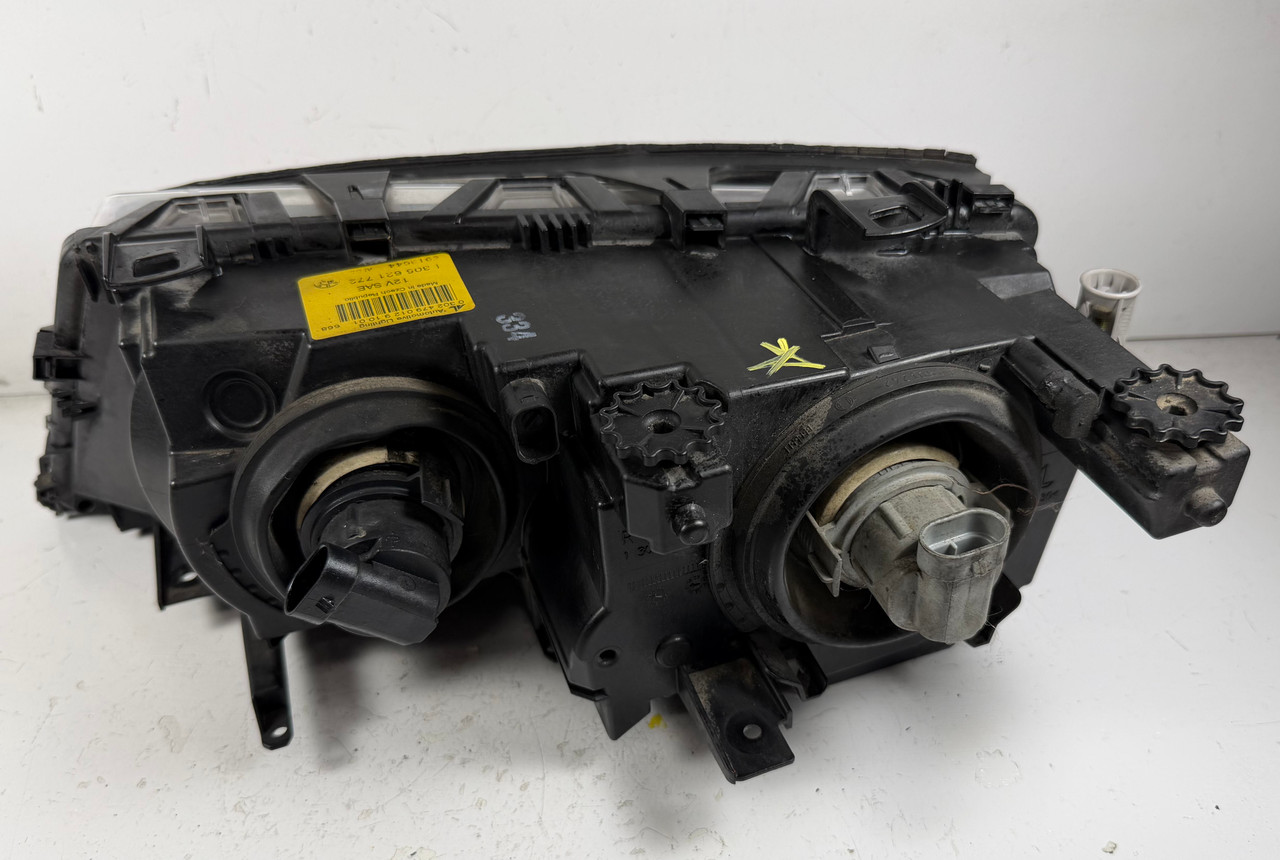 2002-03 BMW E46 330ci 325ci Passenger Halogen Headlight 6919644