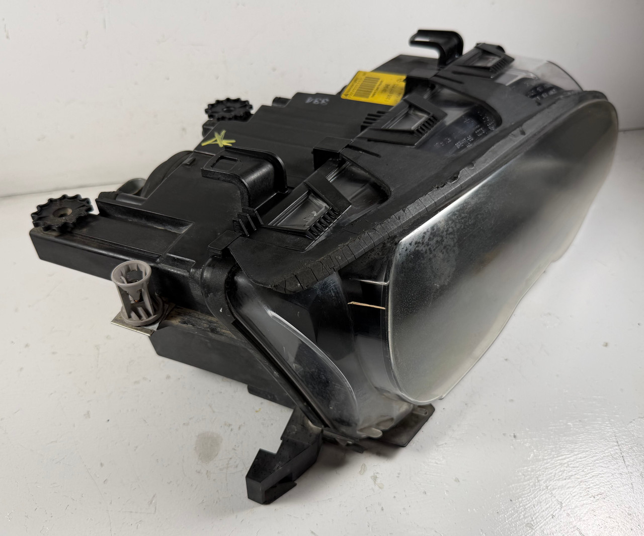 2002-03 BMW E46 330ci 325ci Passenger Halogen Headlight 6919644