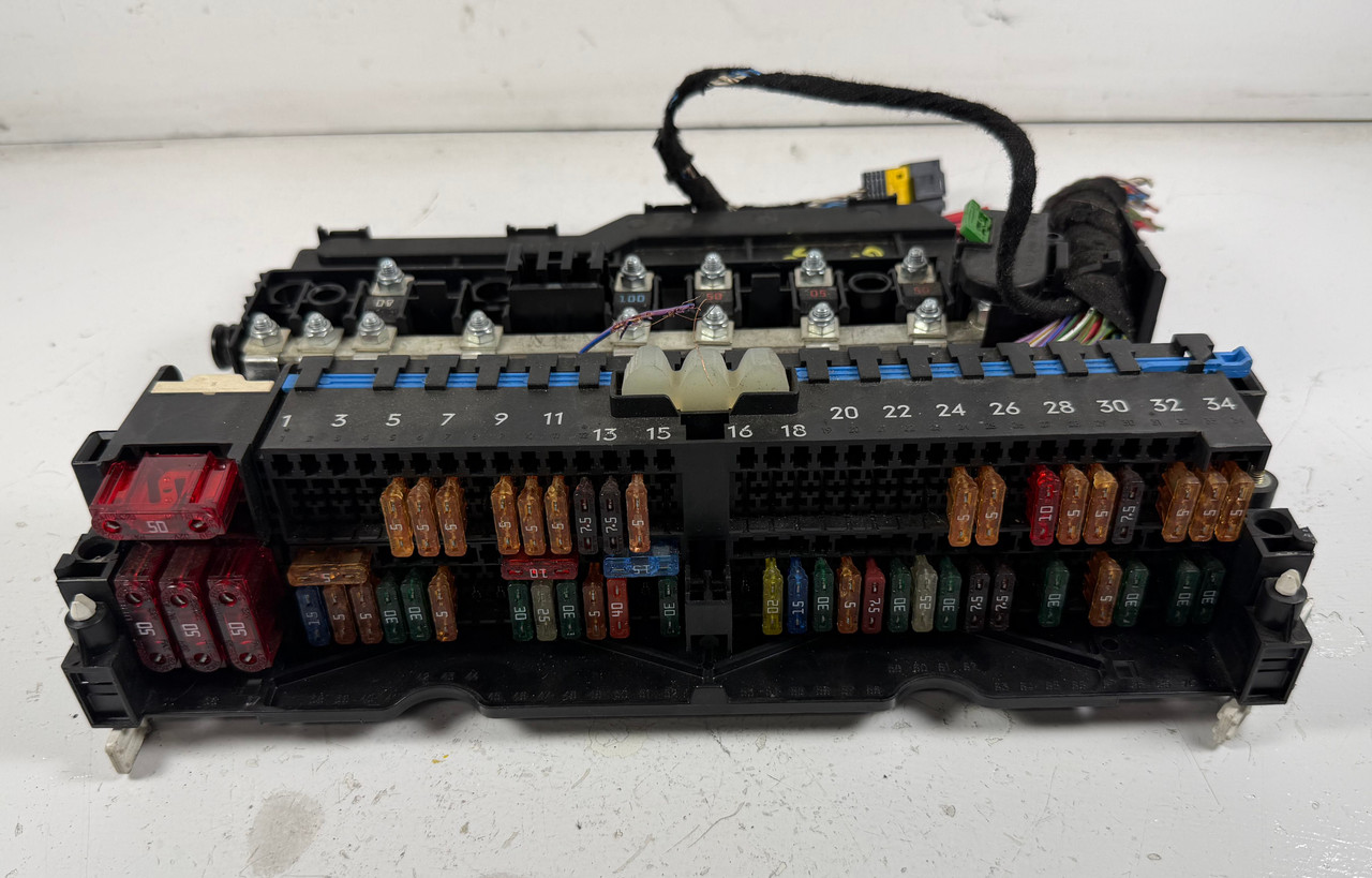 REAR GLOVE BOX DISTRIBUTION FUSE PANEL BMW e46 330 325 8364542