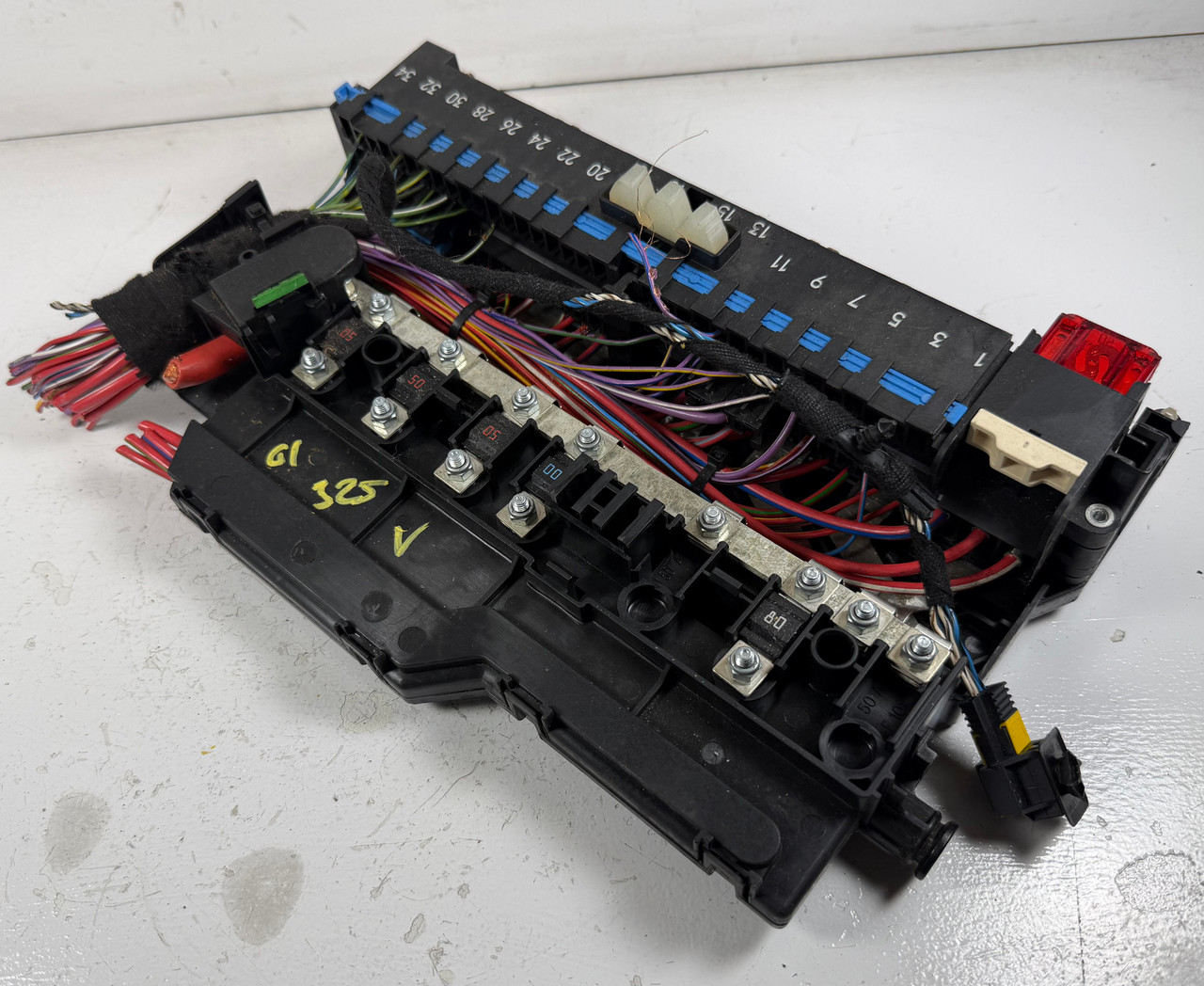 REAR GLOVE BOX DISTRIBUTION FUSE PANEL BMW e46 330 325 8364542