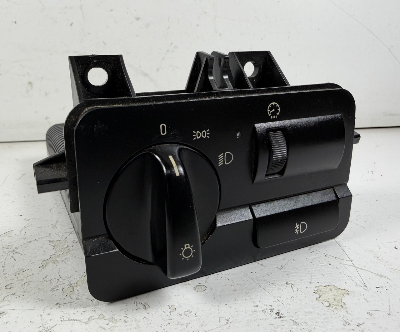 BMW E46 330 325 Headlight Control Module LCM 6919840