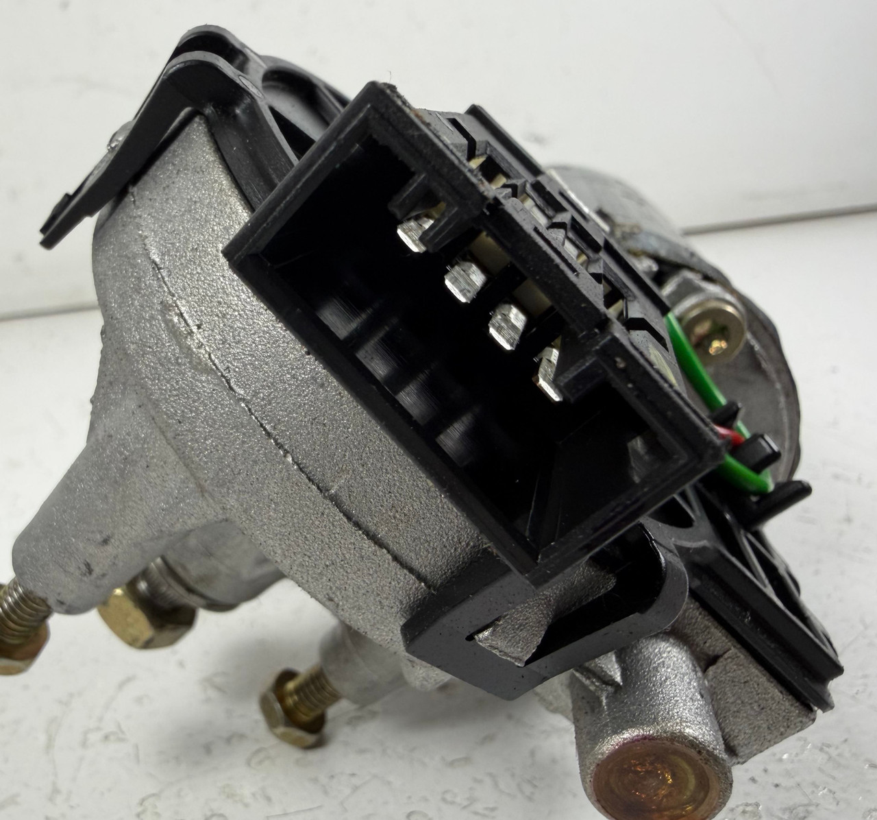 BMW E46 M3 330 325 FRONT WINDSHIELD WIPER MOTOR 8362155