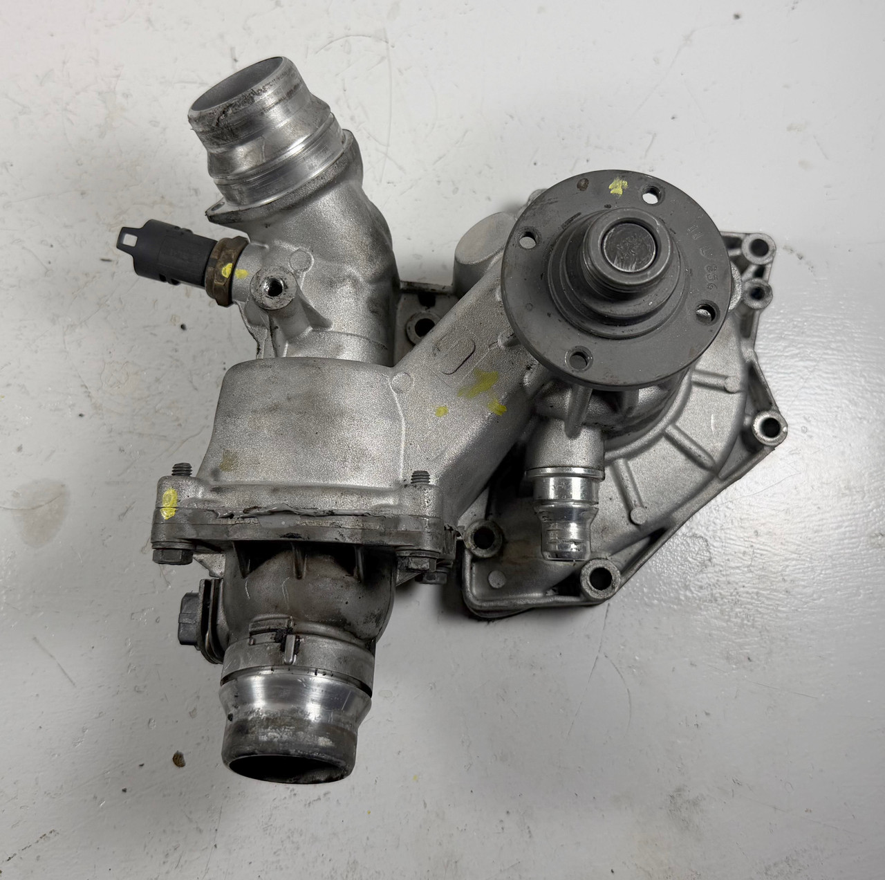 WATER PUMP THERMOSTAT ASSEMBLY 1999-03 BMW E39 540i