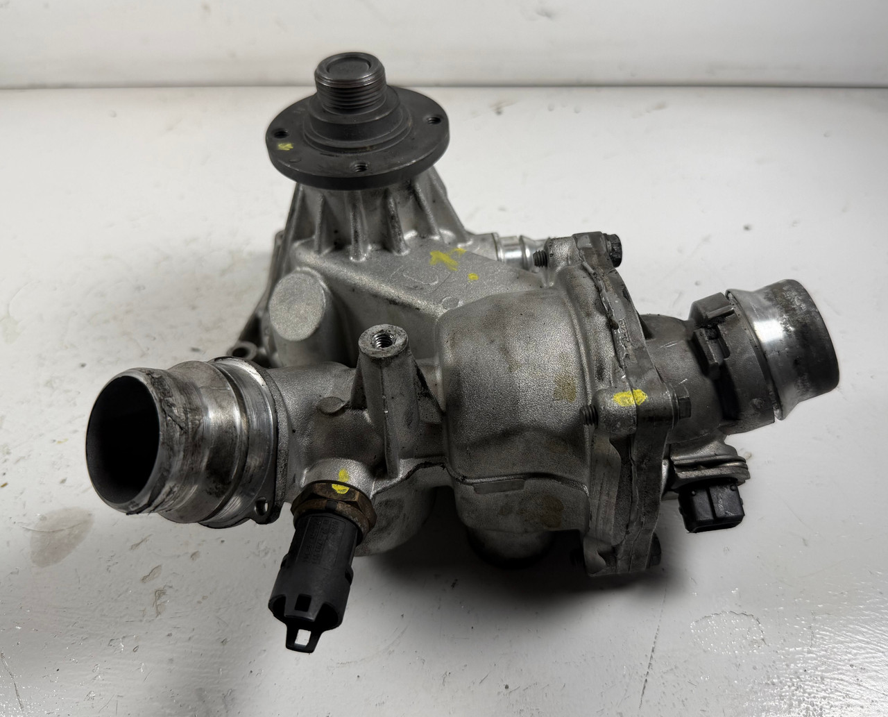 WATER PUMP THERMOSTAT ASSEMBLY 1999-03 BMW E39 540i