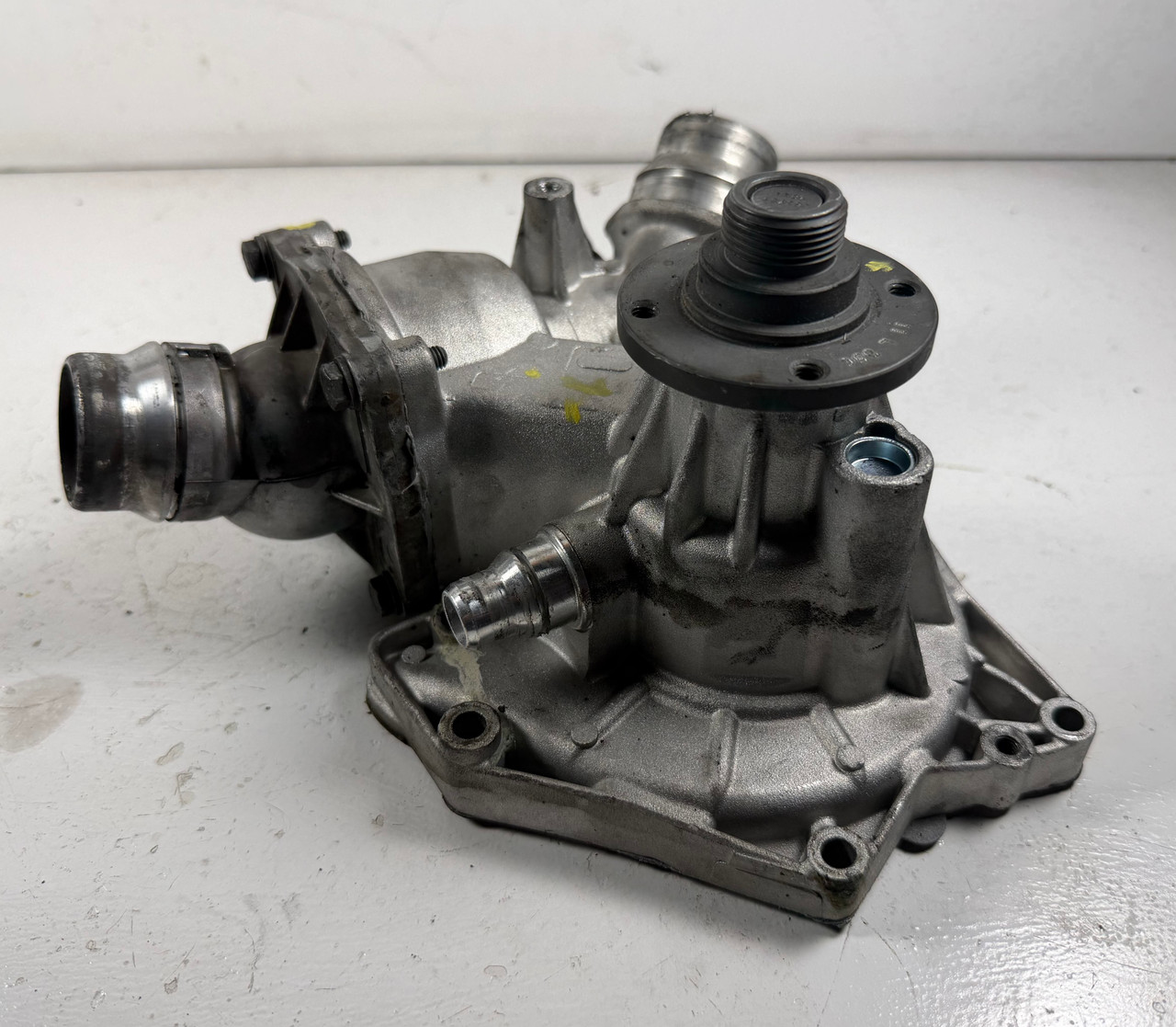 WATER PUMP THERMOSTAT ASSEMBLY 1999-03 BMW E39 540i