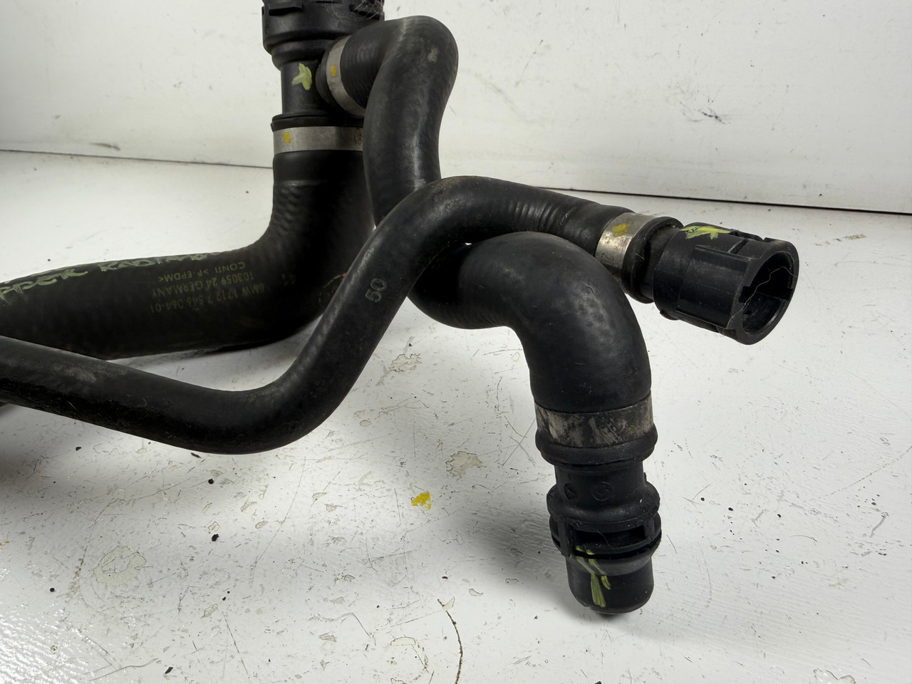 2006-11 BMW E60 530i 525i UPPER RADIATOR SUPPLY HOSE 7546064