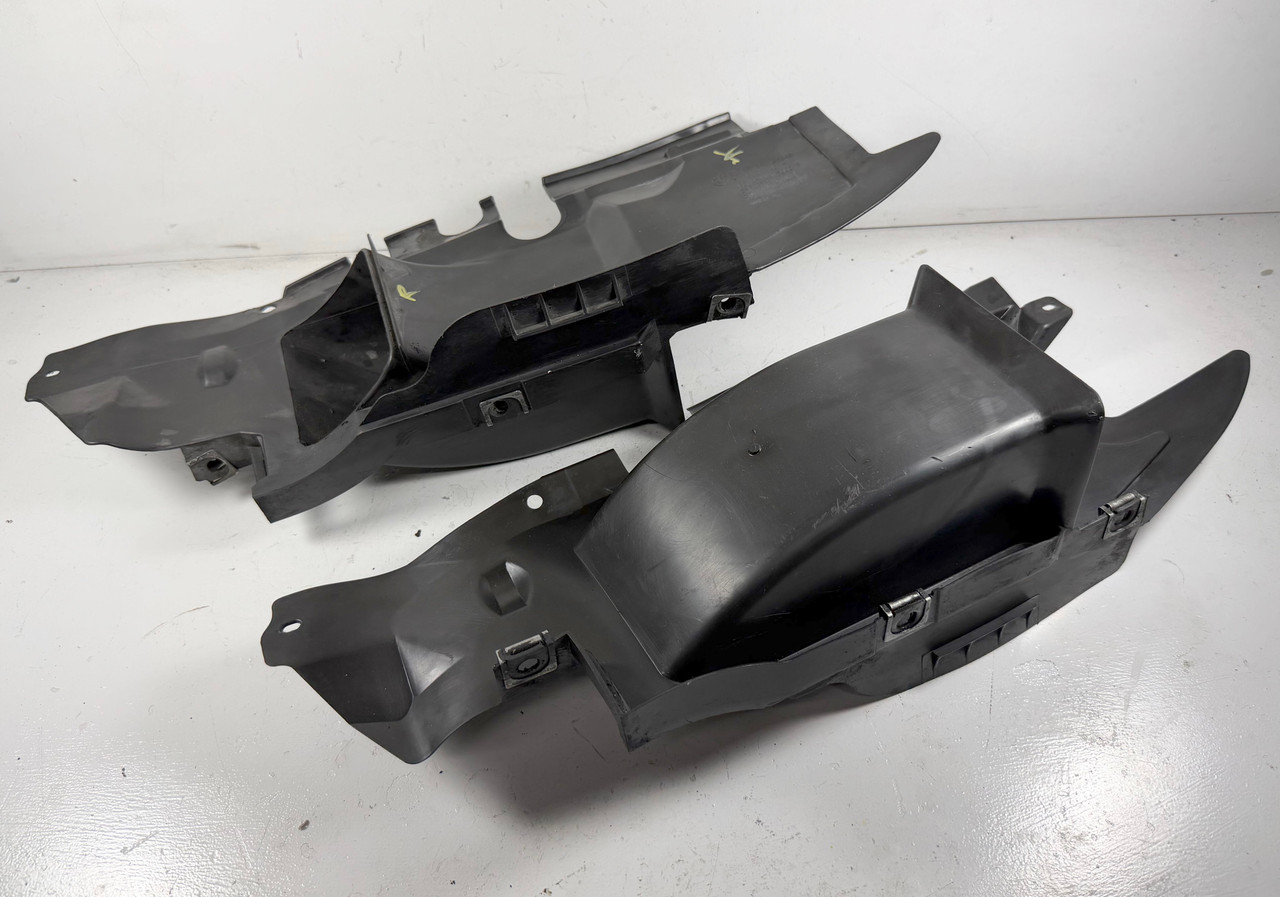 PAIR FRONT BRAKE AIR INLET DUCTS BMW E39 540i 530i 525i 8264399