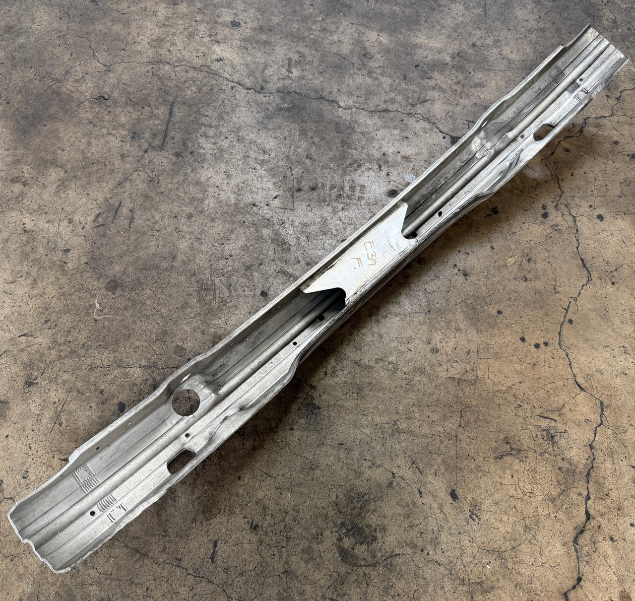 BMW E39 M5 540i 528i FRONT BUMPER REINFORCEMENT CRASH BAR 8172386