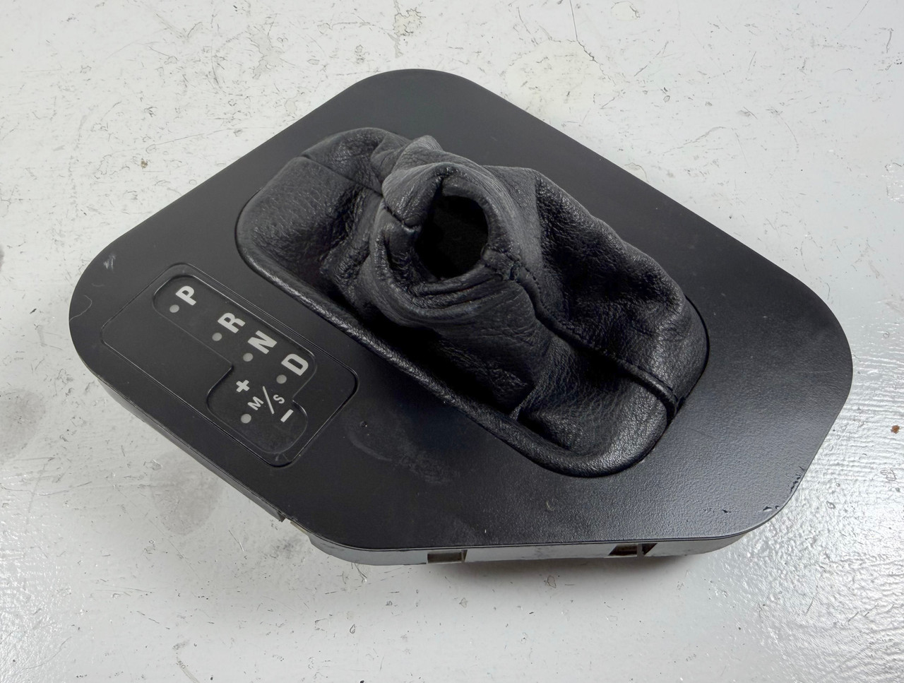 1999-03 BMW e39 540i 530i 525i GEAR SHIFTER SELECTOR W BOOT 8256277