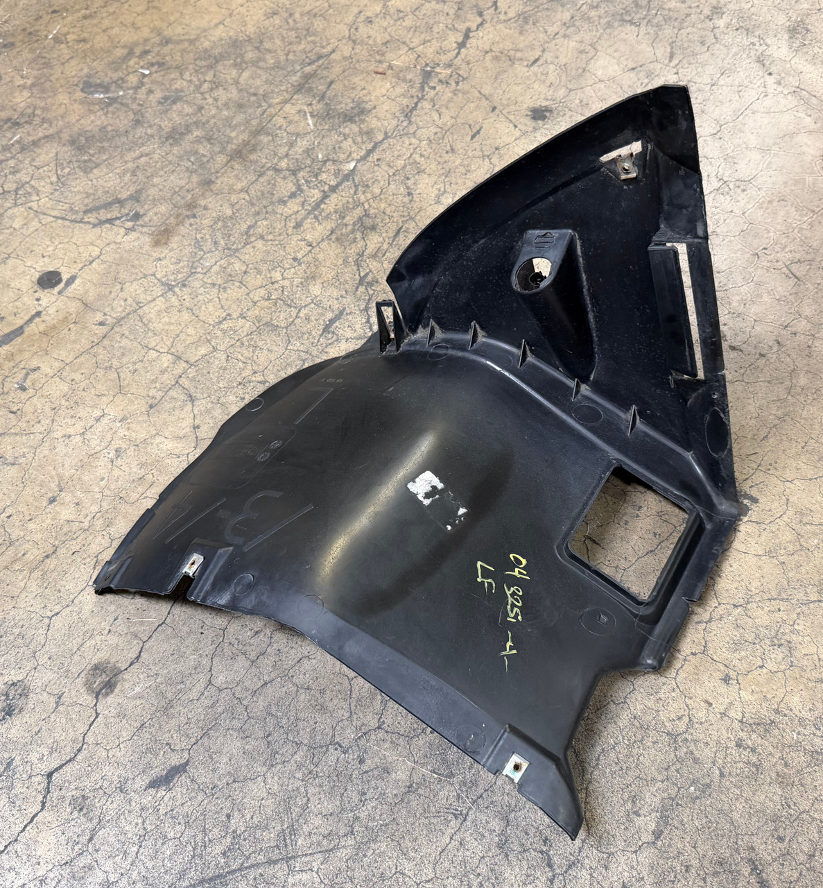 Driver Front Wheel Arc Liner Splash Guard BMW E46 330i 325i 8193811