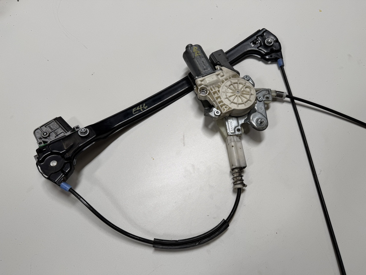 PASSENGER FRONT WINDOW REGULATOR BMW E46 M3 330ci 325ci 8204180
