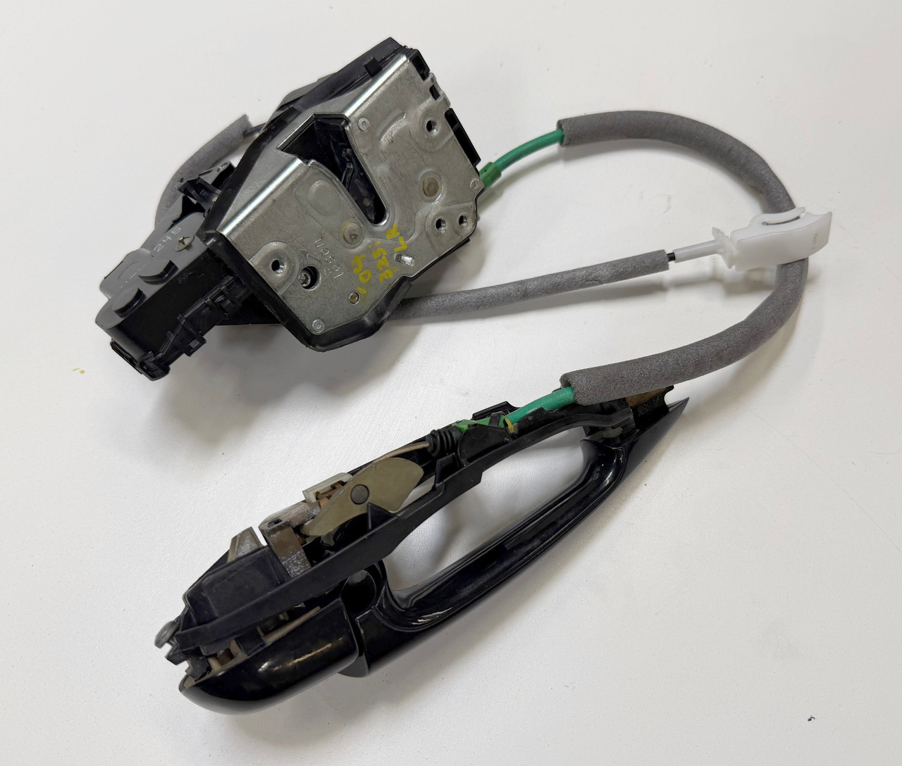DRIVER REAR EXTERIOR DOOR HANDLE LOCK LATCH 2001-05 BMW E46 330i 325i 7011245