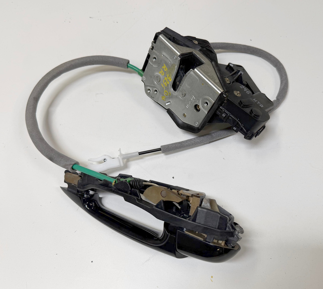 PASSENGER REAR EXTERIOR DOOR HANDLE LOCK LATCH BMW E46 330i 325i