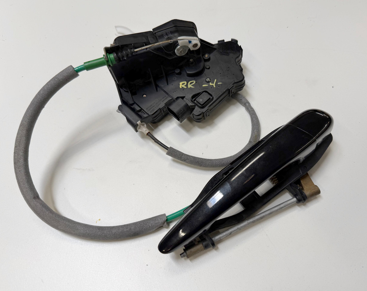 PASSENGER REAR EXTERIOR DOOR HANDLE LOCK LATCH BMW E46 330i 325i