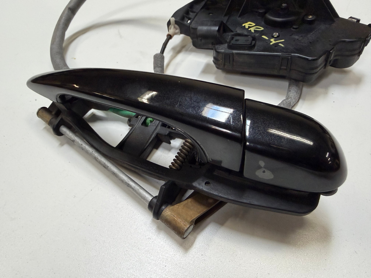PASSENGER REAR EXTERIOR DOOR HANDLE LOCK LATCH BMW E46 330i 325i