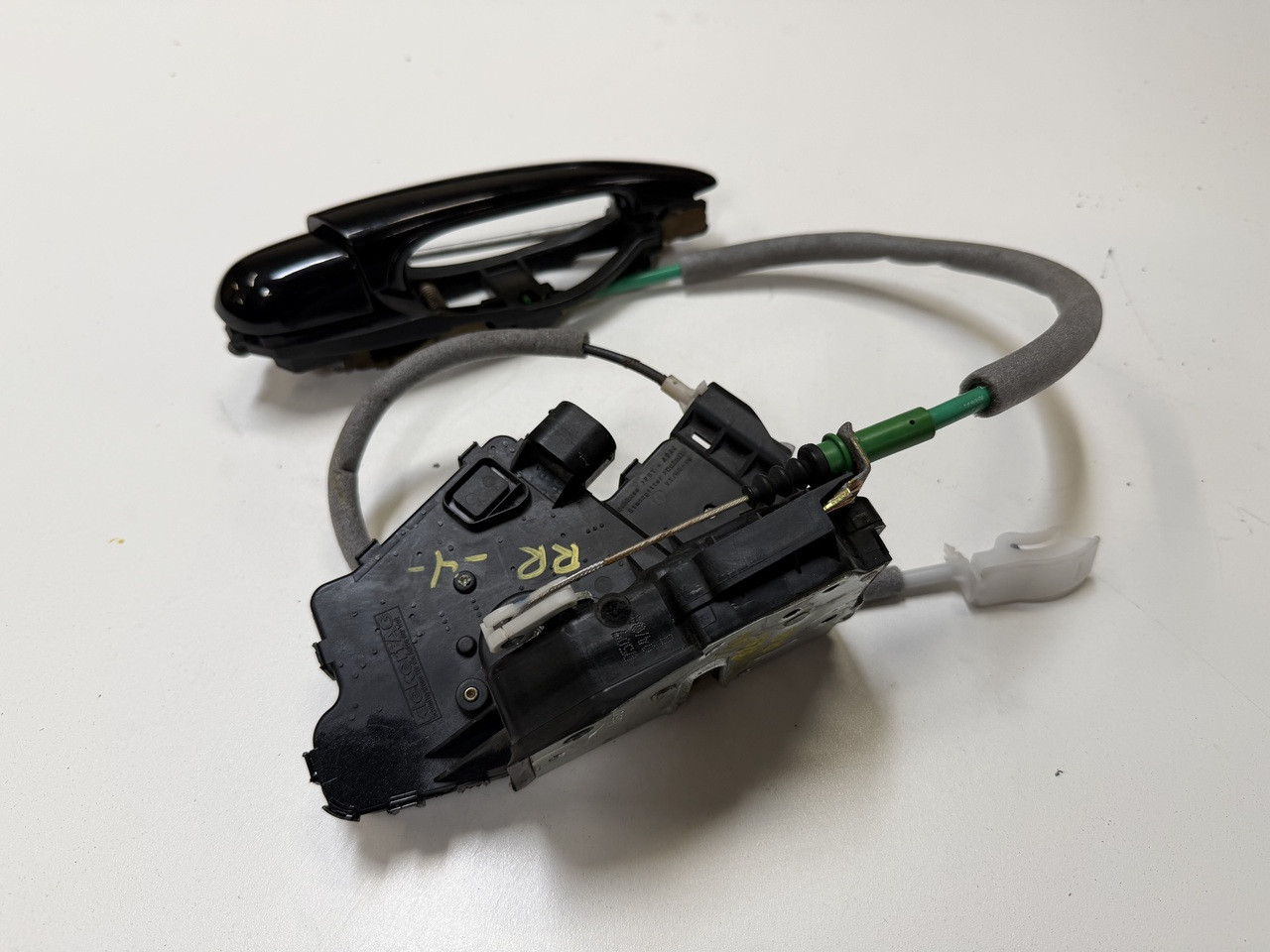 PASSENGER REAR EXTERIOR DOOR HANDLE LOCK LATCH BMW E46 330i 325i
