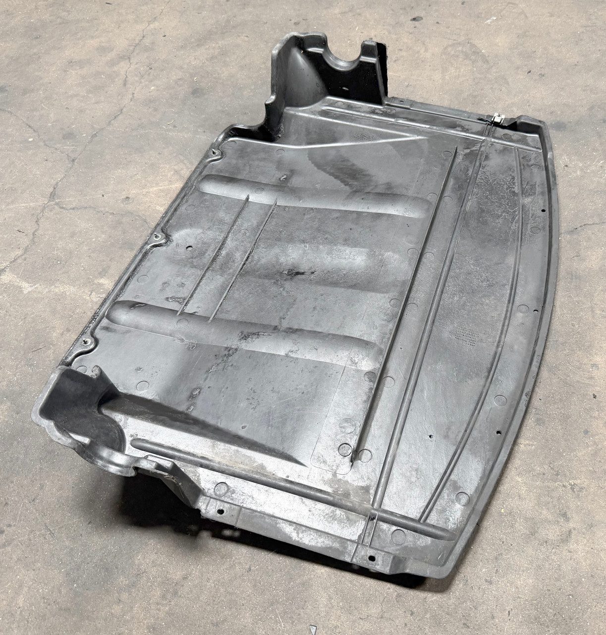 FRONT UNDER ENGINE SPLASH GUARD COVER BMW E46 330 325 8268344