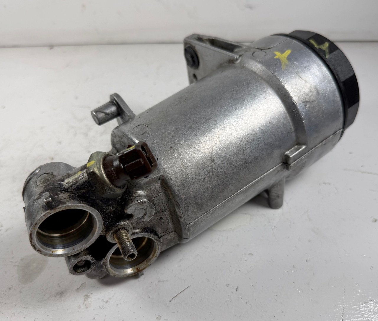 OIL FILTER HOUSING BMW E39 540i 740i 7511169
