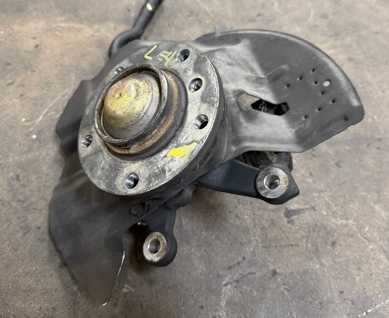 Driver Front Wheel Carrier Spindle Knuckle BMW E46 330i 325i 323i 1096429