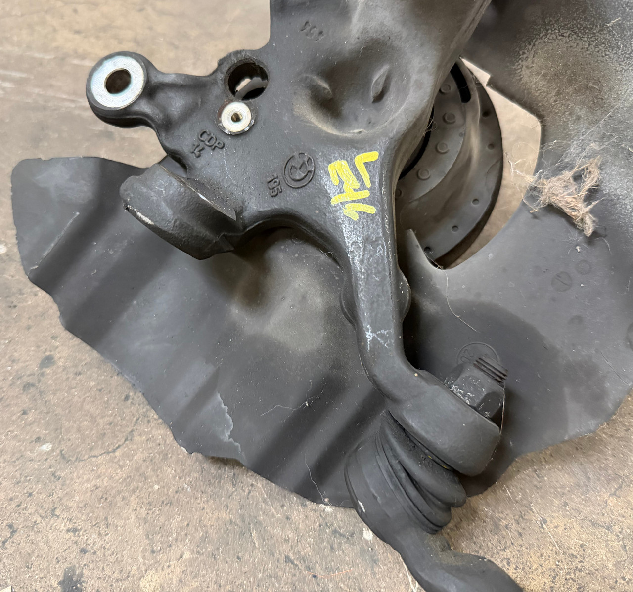 Driver Front Wheel Carrier Spindle Knuckle BMW E46 330i 325i 323i 1096429