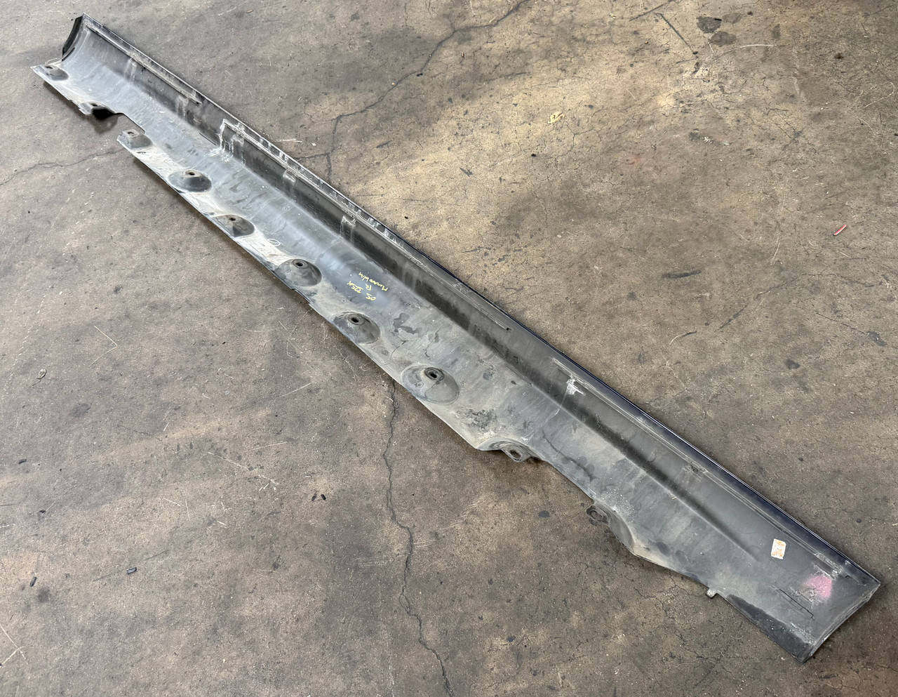 Passenger Side Skirt Rocker Panel BMW E46 330ci 325ci 323ci  8226122