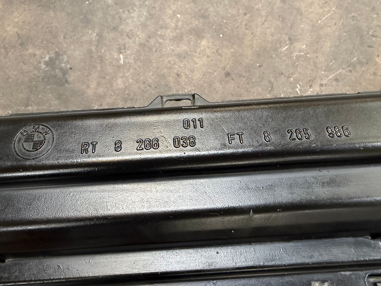 BMW E46 M3 330ci 325ci 323ci VERT FRONT RADIATOR CORE SUPPORT 8266038