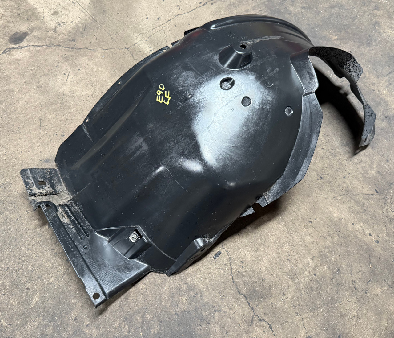 BMW E90 335i 328i DRIVER FRONT FENDER LINER WHEEL SPLASH SHIELD 7059377