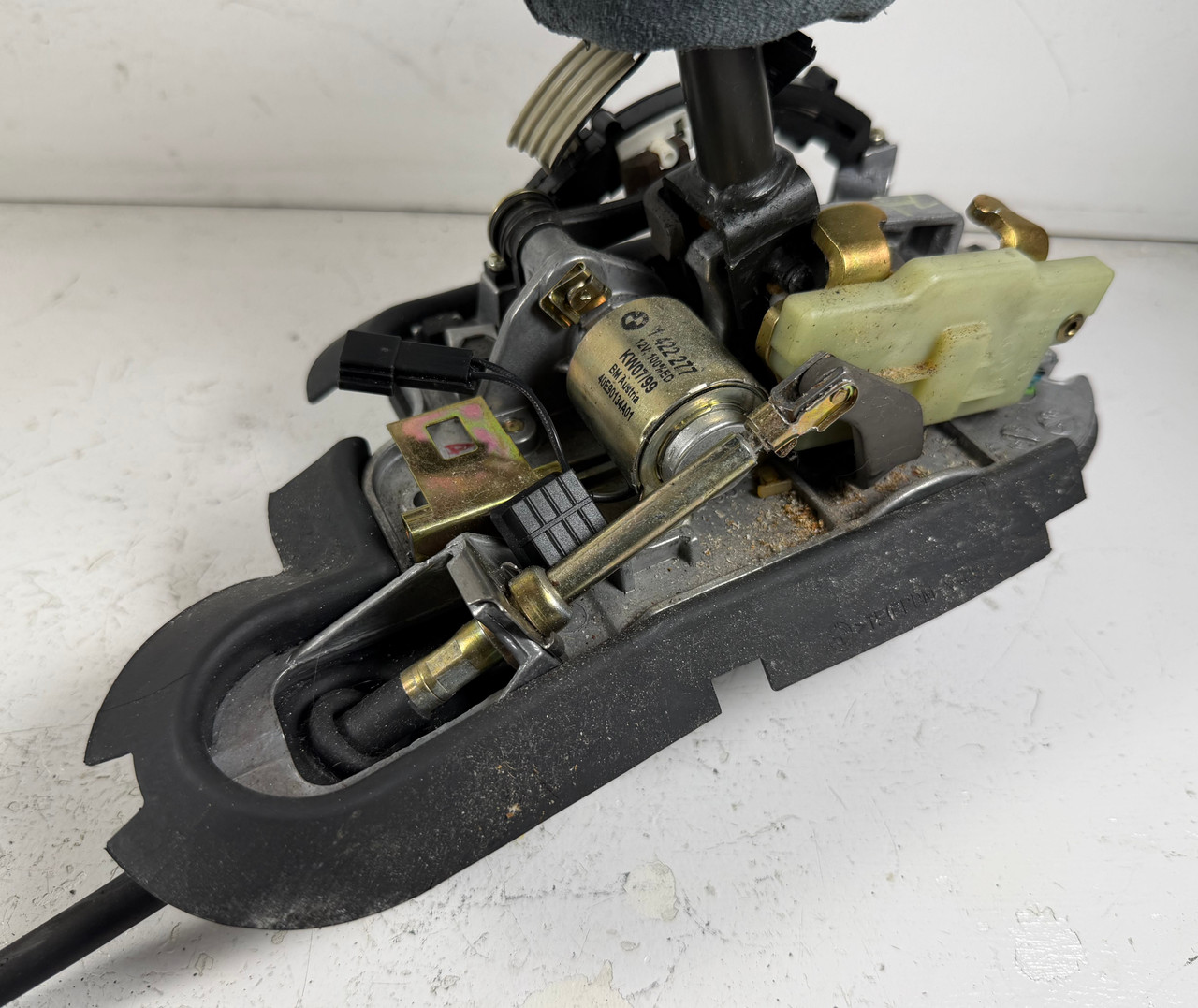 BMW E38 E39 540i AUTOMATIC TRANSMISSION SHIFTER GEAR SELECTOR 14225570