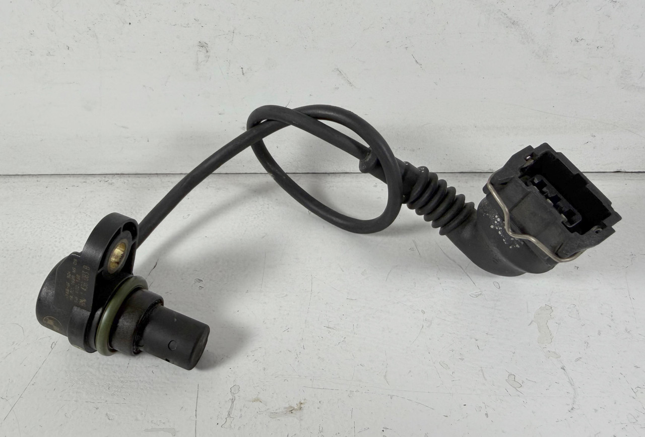 1999-00 BMW e39 540i CAMSHAFT POSITION SENSOR 1438083