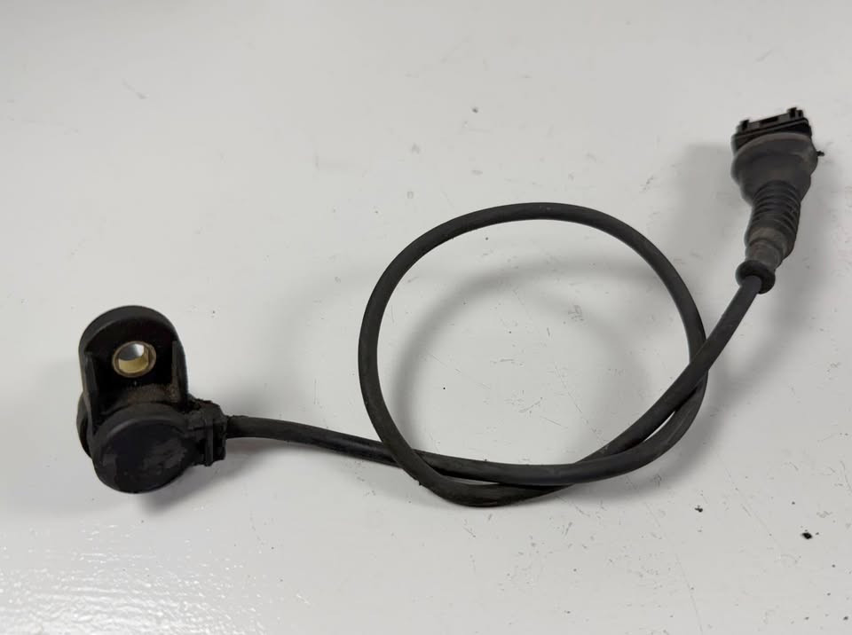 BMW INTAKE CAMSHAFT POSITION SENSOR E46 330i 325i E39 530i 525i Z4 1438081