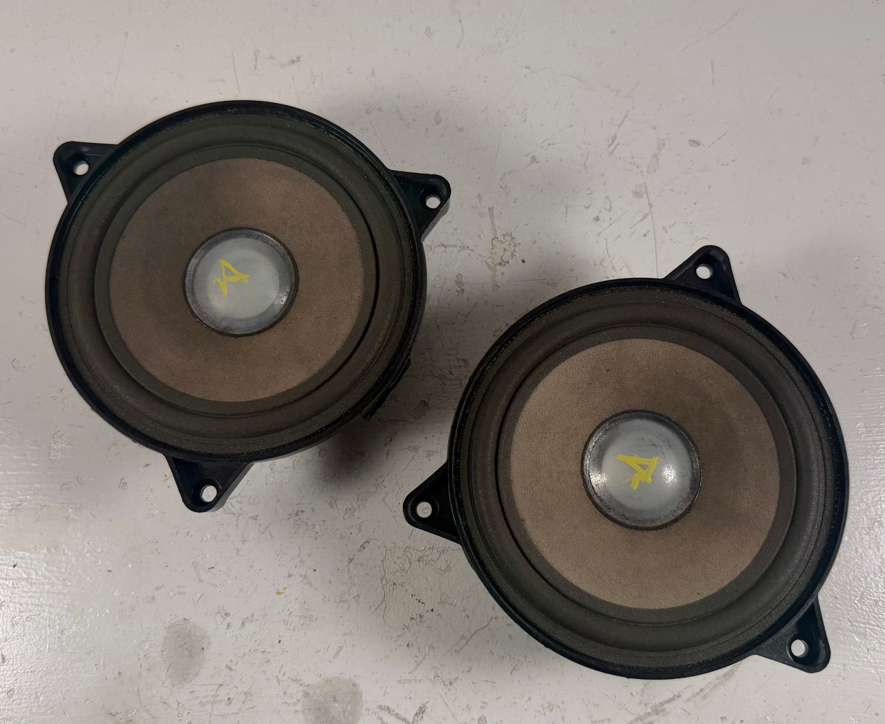 BMW E46 325ci 323ci CONVERTIBLE REAR MID RANGE LOUDSPEAKERS 8378556