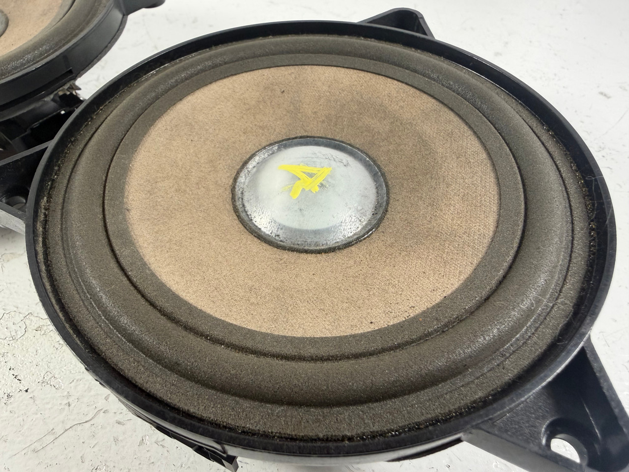BMW E46 325ci 323ci CONVERTIBLE REAR MID RANGE LOUDSPEAKERS 8378556