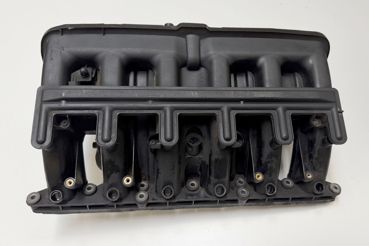 2003-05 BMW E39 E60 525i E46 325i 325ci Intake Manifold