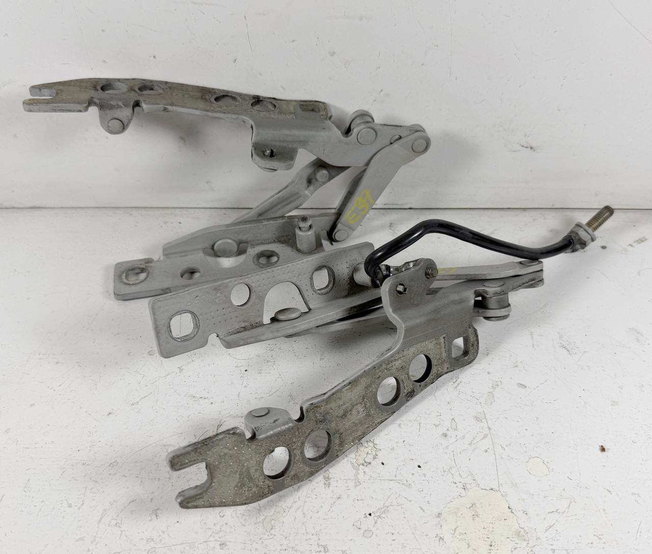 BMW E39 M5 540i 530i 525i HOOD PAIR HINGES