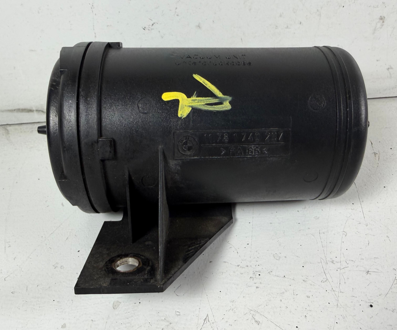 BMW E46 330i 325i VACUUM TANK 330ci 325ci 1740207
