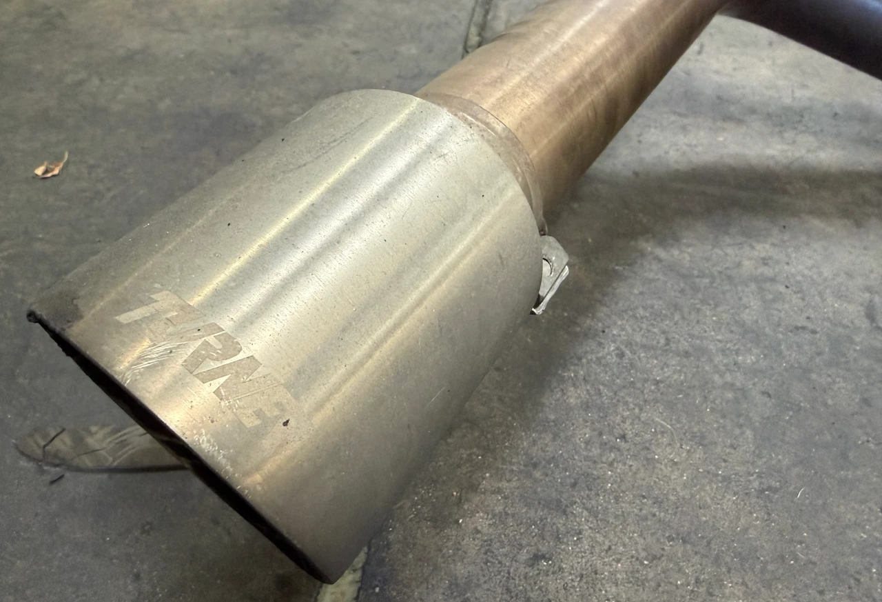 1999-03 BMW E39 540i EXHAUST MUFFLER MID SECTION 1716491